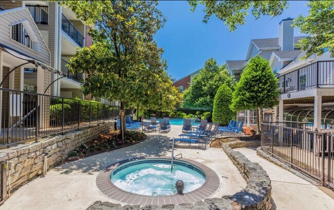 whirlpool - 3309 Wyndham Cir