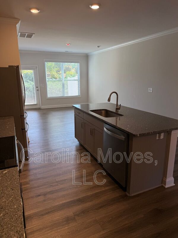 Building Photo - 555 Yellow Fox Rd