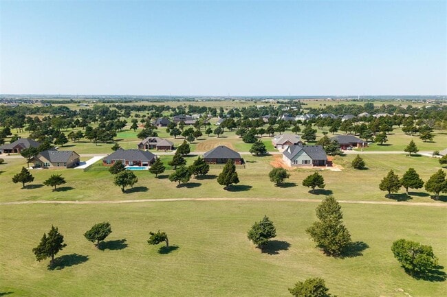 Building Photo - 1920 Fairway Dr