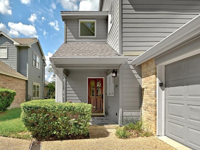 Building Photo - 6010 Long Champ Ct