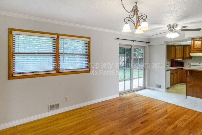 Building Photo - 1214 E 43rd Ave