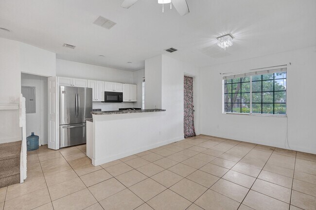 Building Photo - 2021 Island Dr