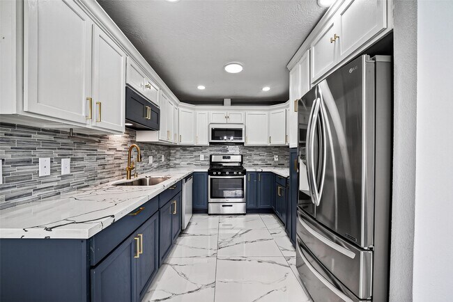Building Photo - 10911 Pecan Dr