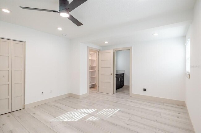 Building Photo - 4712 W Bay Ave