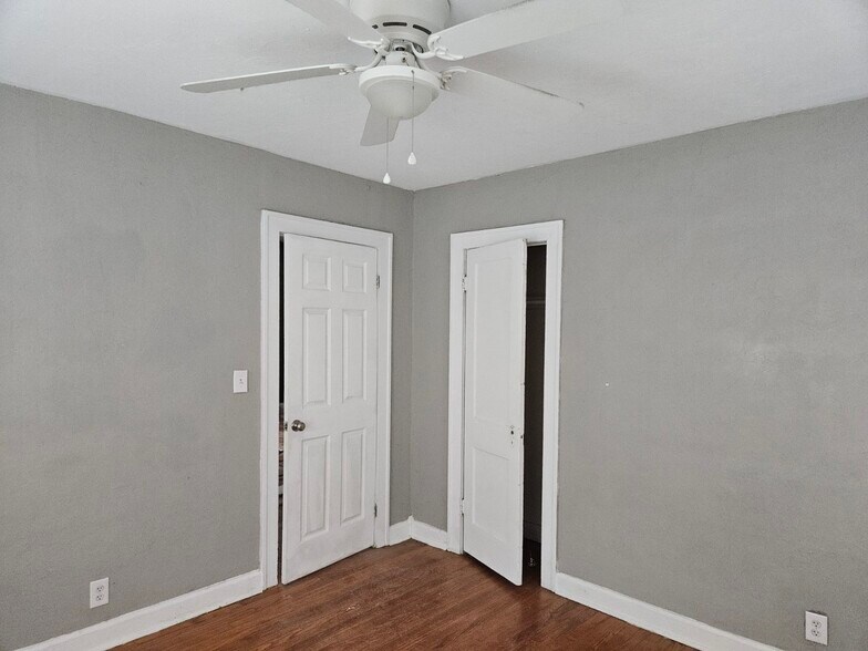 1st bedroom - 1503 N Broadway Ave
