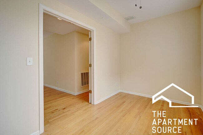 Building Photo - 2553 W Ardmore Ave