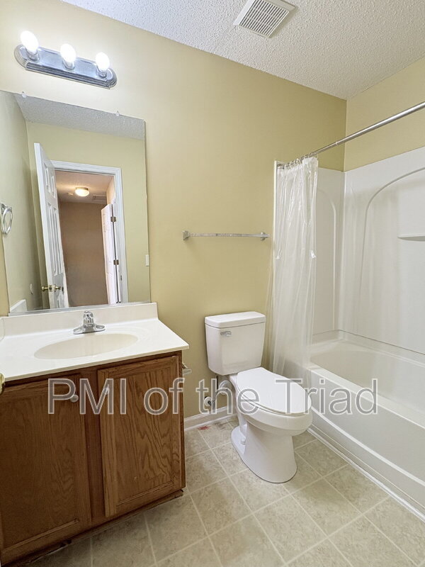 Building Photo - 152 Drewsbury Dr
