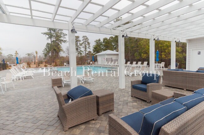 Building Photo - Modern Features, Classic Comfort!