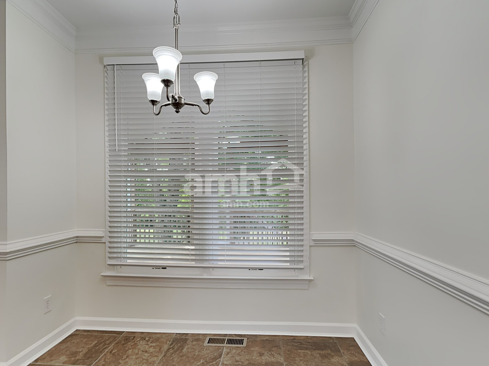 Building Photo - 135 Lonetree Dr