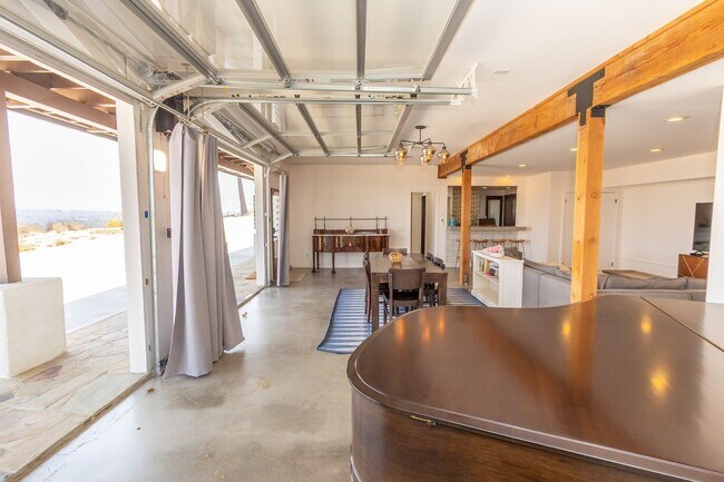 Building Photo - Spectacular Furnished 4 Bedroom/ 3 Bath Mid-Century Modern Retreat in Encinitas