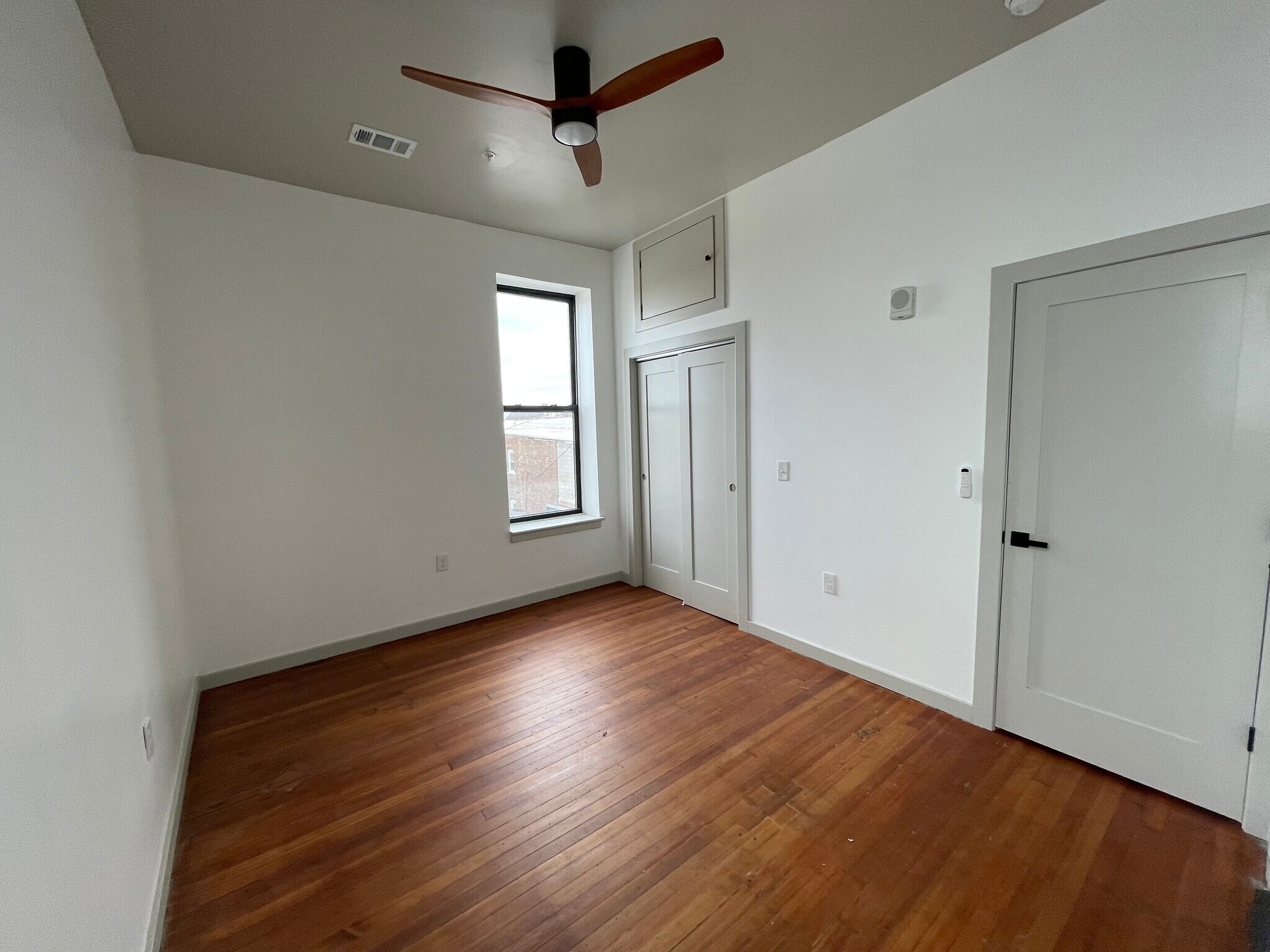 Building Photo - 711 Chew St