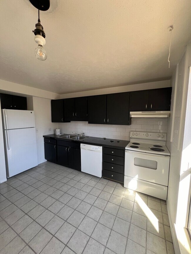 Building Photo - Sunny 2 bed, 1 bath South Boulder Townhome - Available June 5th!