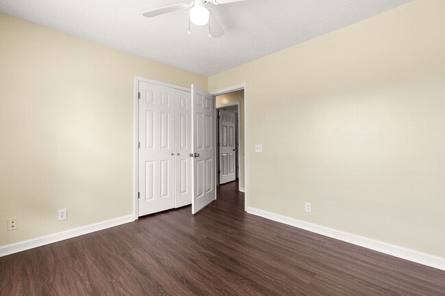 Building Photo - Charming Flowery Branch Home!