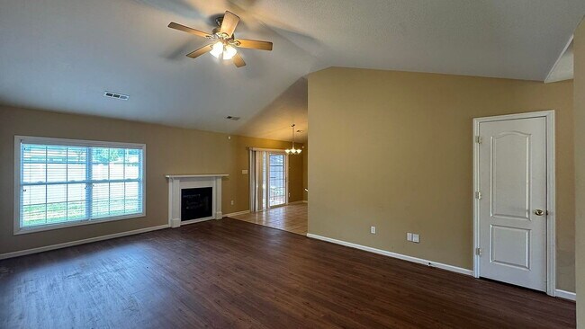 Building Photo - Single Family Home For Rent