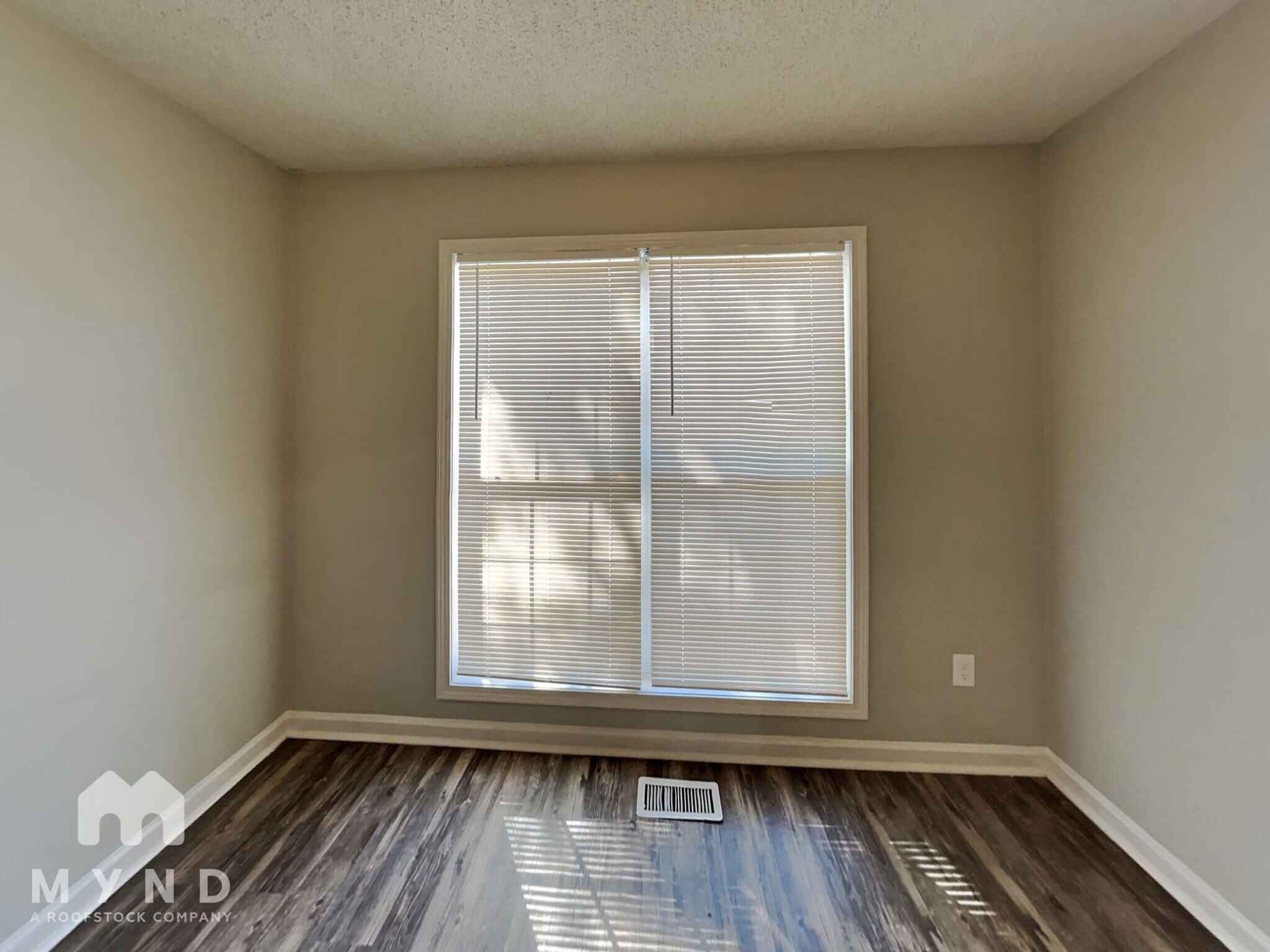 Building Photo - 3640 Willow Tree Cir