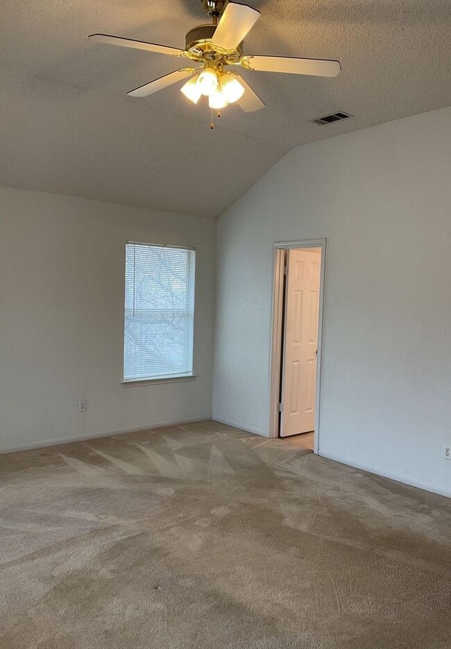 Building Photo - 1701 Tanglewood Dr