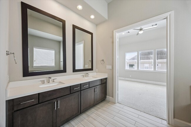 Building Photo - 2016 Covent Garden Station