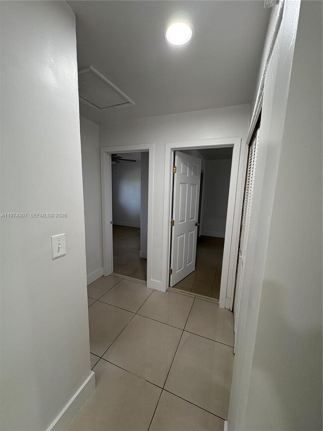 Building Photo - 1106 NW 18th Ct