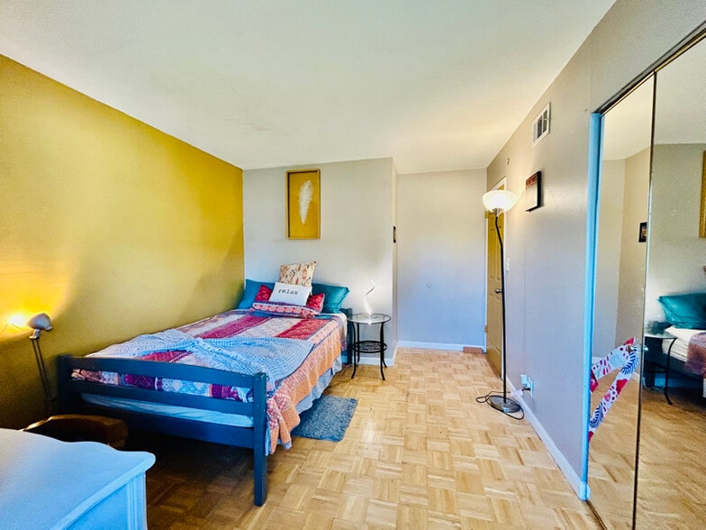 Building Photo - 8871 Belmont St