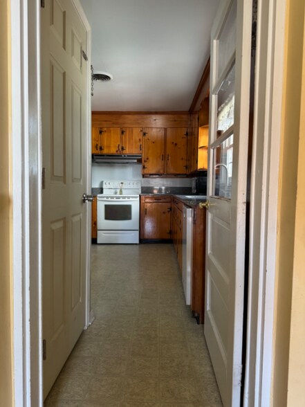 Building Photo - 105 West St