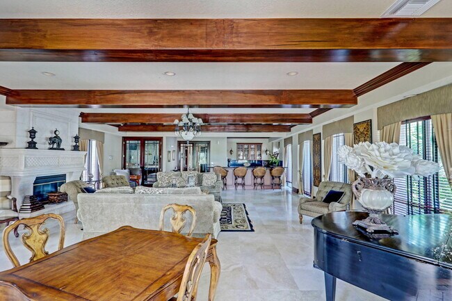 Building Photo - 3019 Alcazar Pl