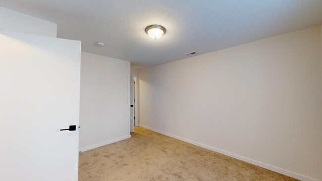 Building Photo - IMMACULATE - Clark / Fulton Area - 3 Bedro...