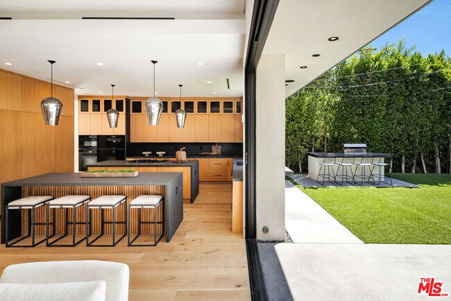 Building Photo - 14822 Hesby St