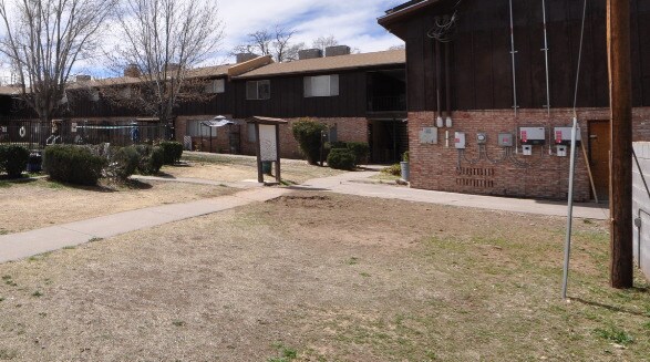 Primary Photo - La Questa Apartments