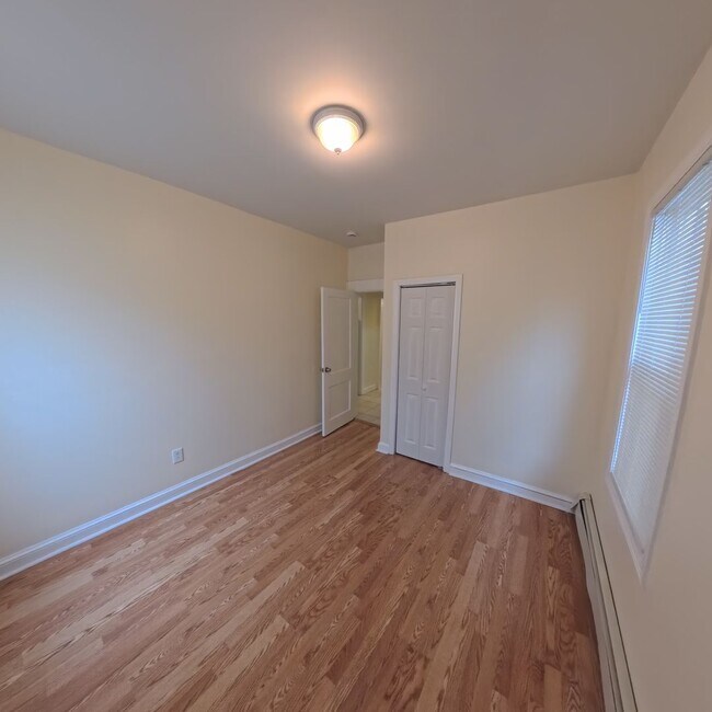 Building Photo - 140-142 Lorraine St