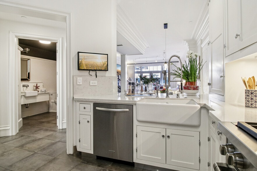 Building Photo - 356 Santana Row