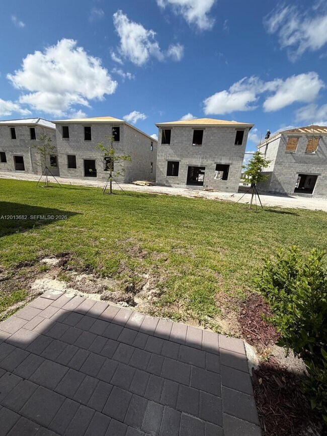 Building Photo - 2740 SE 24th Ct