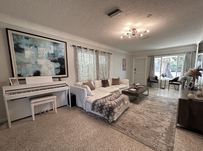 Building Photo - 2275 Hawthorne St