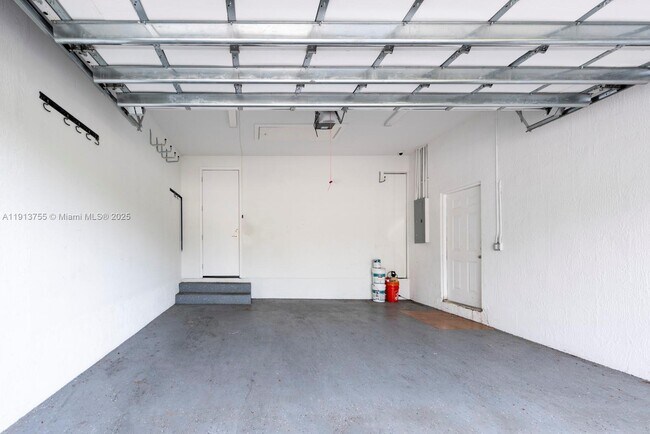 Building Photo - 4920 NE 1st Terrace