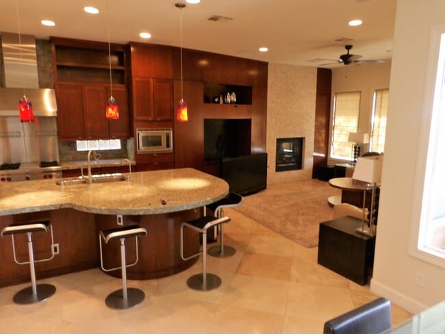 Building Photo - LUXURY LIVING W/ LAS VEGAS STRIP VIEWS!!