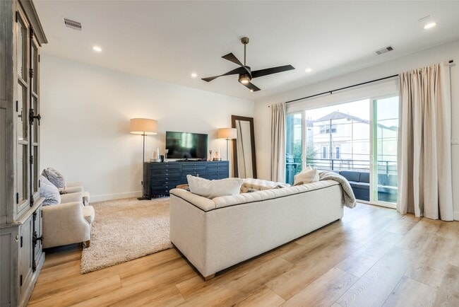 Building Photo - 412 N Nagle St