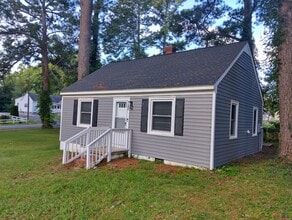 Building Photo - Lovely single family home available in the...