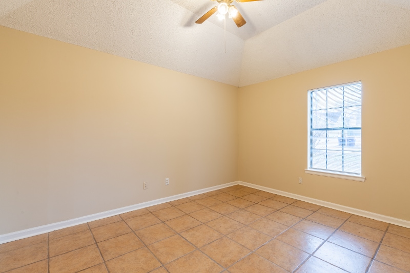 Building Photo - 10152 Yates Dr