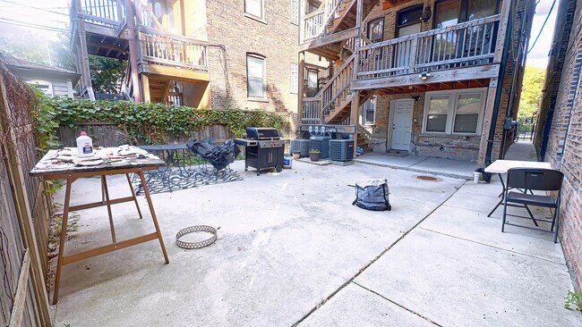 Building Photo - 2656 N Ashland Ave