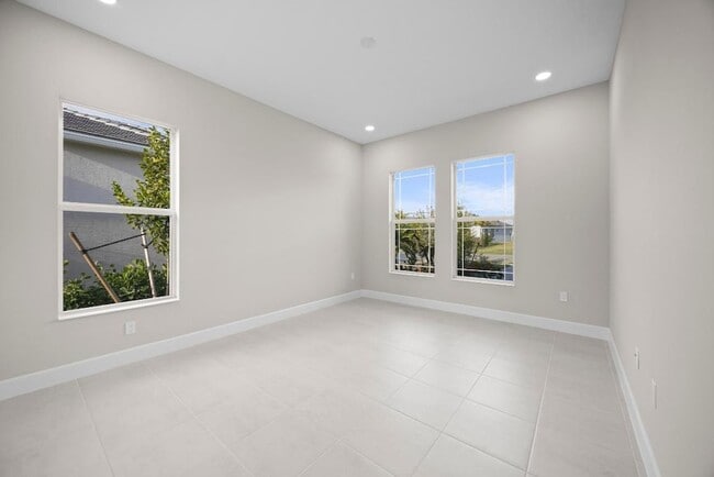 Building Photo - 5741 Beechnut Dr