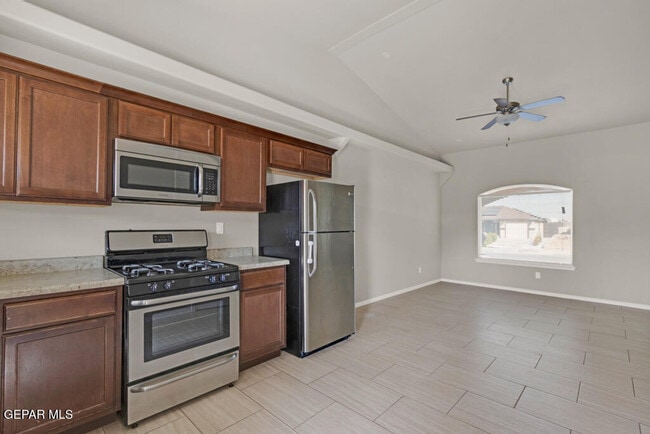 Building Photo - 159 Homedale Dr