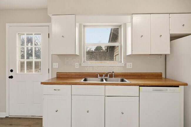 Building Photo - 90 Park St