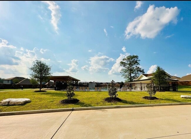 Building Photo - 40643 Creekside Blf Trl