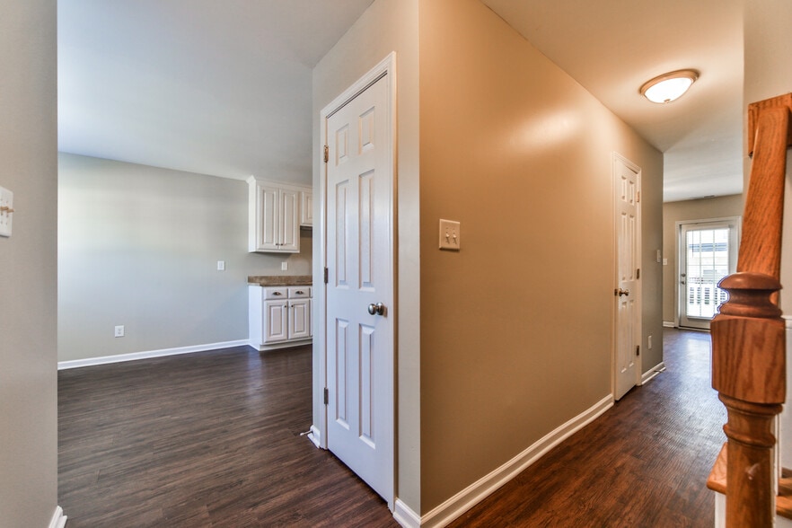 Building Photo - 304 Whitehall Ct