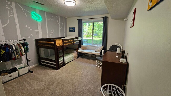 Building Photo - East Side Traverse City 3BR Home with Lake Views