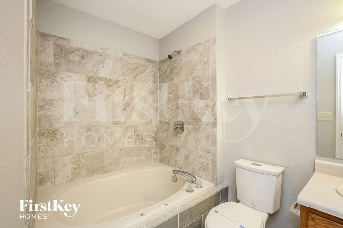 Building Photo - 429 E Pine Ridge Dr