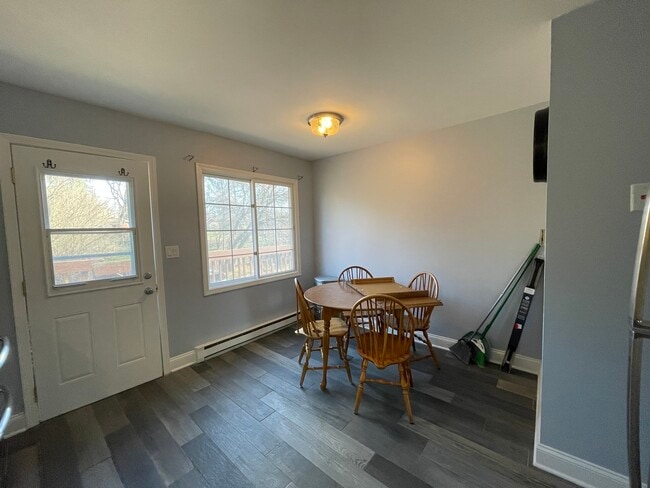 Building Photo - 397 Poplar Ave