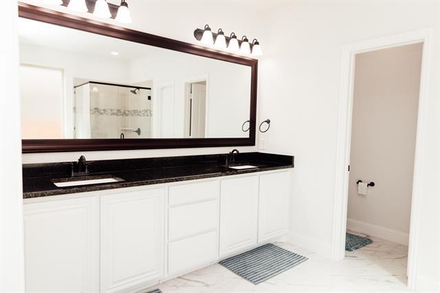 Building Photo - 700 Sedona St