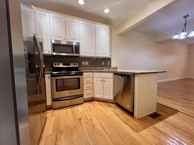 Building Photo - 304 Villa View Dr