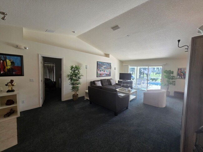 Building Photo - 982 N Foxrun Terrace