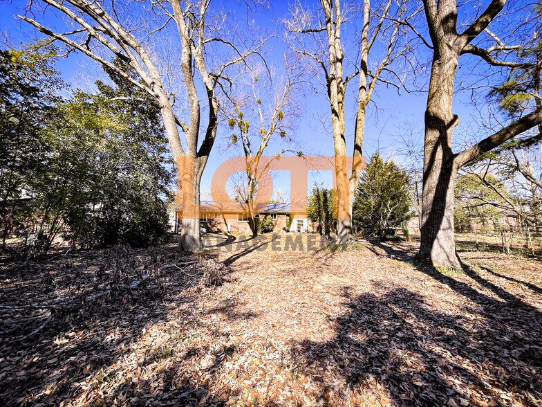 Building Photo - 126 Forestdale Dr